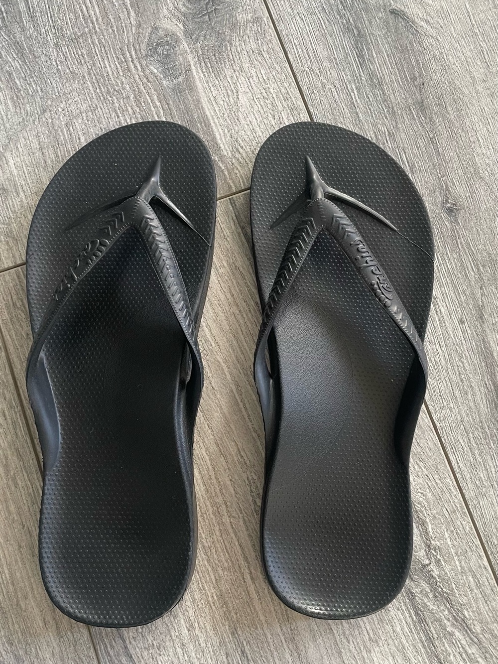 Archie’s Women’s Black Flip Flop Sandals — Comfortable Everyday Slides